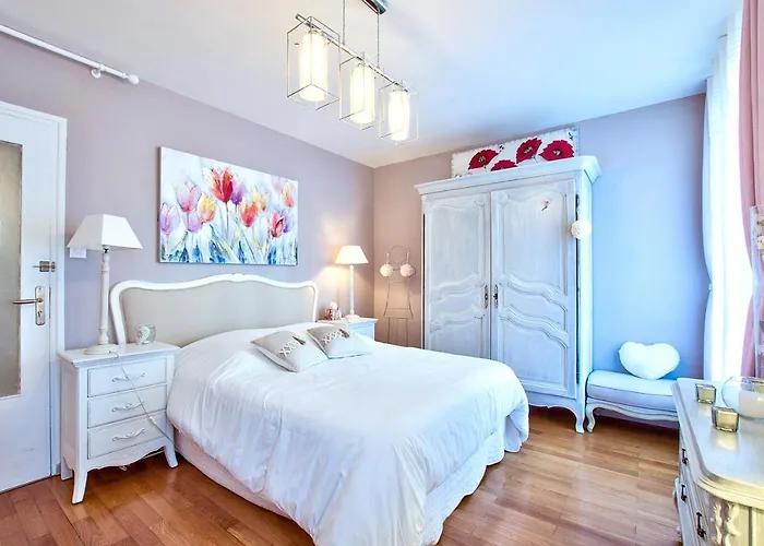! A découvrir ! NATURALBNB - Chambres d'hôtes zen au calme - Top confort et reposant - PARKING GRATUIT SECURISE - Garage vélos et motos - OFFERT COPIEUX PETIT DEJEUNER fait maison sucré-salé, local et bio - Accueil et convivialité garantis !